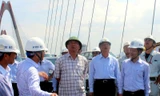 Bộ trưởng GTVT Đinh La Thăng kiểm tra cầu Nhật Tân.