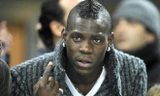 Một trong những hình ảnh thường thấy của Balotelli ở hộp đêm.
