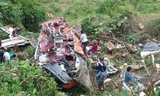 Hiện trường vụ tai nạn xe khách.