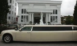 Siêu xe Limousine dài gần 9m xôn xao Nghệ An