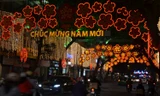 Hà Nội lung linh ánh đèn chào đón năm mới