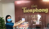 Chị Ngô Thị Ngọc Duyên ở phố Lý Thường Kiệt, Hà Nội đến trực tiếp toà soạn báo Tiền Phong để ủng hộ chương trình