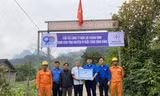 Khánh thành và đưa vào sử dụng công trình "Thắp sáng đường quê" do tuổi trẻ của Công ty Điện lực Quảng Bình hỗ trợ.