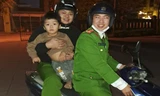 Quảng Bình: Công an trao trả cháu bé đi lạc trong đêm 