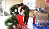Tổ chức tiêu hủy hàng trăm đao kiếm, súng tự chế 