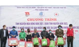 Tặng quà cho bà con vùng khó trong chương trình "Tình nguyện mùa đông 2021" và "Tết vì người nghèo và nạn nhân chất độc da cam" xuân Nhâm Dần 2022