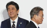 Thủ tướng Nhật Bản Shinzo Abe và Tổng thống Hàn Quốc Moon Jae-in. (Ảnh: Reuters)