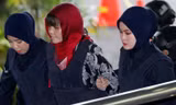 Đoàn Thị Hương bị dẫn ra tòa. (Ảnh: Reuters)