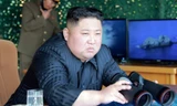 Chủ tịch Triều Tiên Kim Jong Un thị sát cuộc diễn tập. (Ảnh: KCNA)