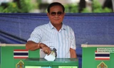 Thủ tướng Prayuth Chan-ocha đi bỏ phiếu. (Ảnh: Reuters)