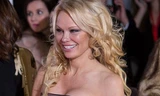 'Biểu tượng gợi cảm' Pamela Anderson tự tin khoe vóc dáng ở tuổi 50