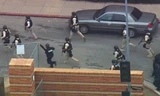 Cảnh sát phong toả trường Đại học California. Ảnh: WashingtonPost