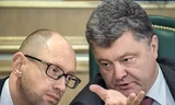Tổng thống Poroshenko (phải) kêu gọi Thủ tướng Yatsenyuk (trái) từ chức. Ảnh: Kommersant