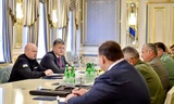 Tổng thống Ukraine Petro Poroshenko muốn điện đàm với người đồng cấp Nga Vladimir Putin xung quanh căng thẳng trên bán đảo Crimea. Ảnh: Reuters