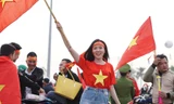 Huỳnh Thúy Vi: Sắc đỏ nhuộm quanh sân Mỹ Đình, không còn cảm giác lạnh