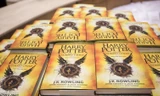 Cuốn sách kịch bản Harry Potter bán gần 3 triệu bản chỉ trong 3 ngày