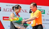 Nguyễn Thị Oanh bảo vệ thành công ngôi vị của mình tại Tiền Phong Marathon 2020. Ảnh VĂN TÀI 