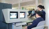 Lực lượng Hải quan soi chiếu hành lý du khách