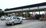 Phương tiện lưu thông qua trạm thu phí Bắc Thăng Long-Nội Bài. (Ảnh: Việt Hùng/Vietnam+) 