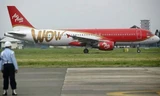 Máy bay hãng AirAsia đột ngột chết máy trước giờ cất cánh. Ảnh: Kenvin Lim.