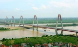 Cầu Nhật Tân đã bản hoàn thành và chờ ngày thông xe đưa vào khai thác. (Ảnh: Huy Hùng/TTXVN)