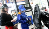 Vừa tăng giá điện sao lại dồn giá xăng?
