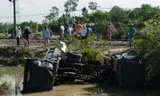 Chiếc xe ben bị kéo và hất tung xuống ruộng