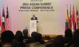 Chiều 27/4 tại Kuala Lumpur diễn ra cuộc Họp báo về Hội nghị cấp cao ASEAN lần thứ 26. Trong ảnh: Thủ tướng Malaysia Najib Razak phát biểu tại cuộc họp báo. Ảnh: TTXVN