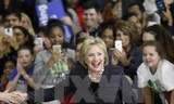 Ứng cử viên Hillary Clinton phát biểu trong cuộc vận động tranh cử ở Cleveland, bang Ohio. (Nguồn: AFP/TTXVN) 