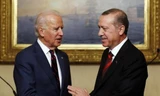 Phó Tổng thống Mỹ Joe Biden (trái) và Tổng thống Thổ Nhĩ Kỳ Erdogan tại cung điện Beylerbeyi, Istanbul, Thổ Nhĩ Kỳ năm 2014. Ảnh: Reuters