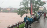 Sông Kỳ Cùng dâng cao, uy hiếp cuộc sống người dân 