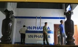 Lực lượng công an khám xét trụ sở Cty CP VN Pharma tại TP.Hồ Chí Minh đêm 19/9/2014. Ảnh vietnamnet 