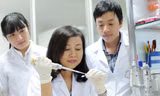 Chị Trần Vân Khánh là người Việt Nam đầu tiên triển khai thành công quy trình điều trị gen cho bệnh loạn dưỡng cơ Duchenne ở mức độ tế bào. Ảnh: NVCC 
