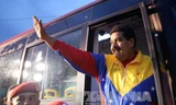 Tổng thống Venezuela Nicolas Maduro gặp gỡ những người ủng hộ tại Caracas ngày 12/2. Ảnh: AFP/ TTXVN