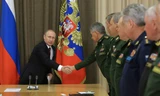 Tổng thống Nga Vladimir Putin trong một cuộc họp với các quan chức cấp cao thuộc Bộ Quốc phòng Nga.