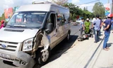 Xe khách 16 chỗ tông 4 xe máy liên hoàn ngày Tết