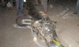 Chiếc xe máy bị tông nát vụn 