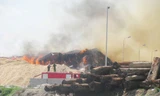 Đang cháy lớn tại cảng Quy Nhơn