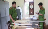 Cảnh sát thu giữ hung khí 
