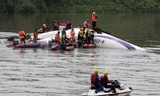 Đội cứu hộ nỗ lực cứu các nạn nhân