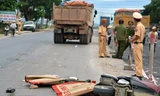 Va chạm với xe tải, hai người chết thảm