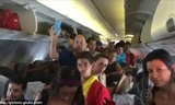 Các hành khách bên trong máy bay 