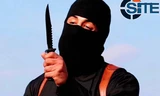 Đao phủ IS trong một video hành quyết con tin. Ảnh: Telegraph