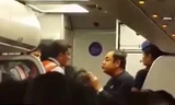 Vị khách giận dữ trên máy bay. Ảnh: Dailymail