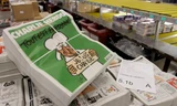 Charlie Hebdo ngay sau khi ra rạp đã "cháy hàng" tại Pháp (Ảnh: Time)