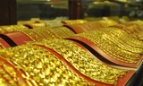 Giá vàng 'rủ nhau' tăng mạnh 