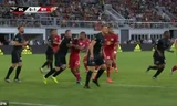 VAR 'bắt dính' Wayne Rooney đánh nguội đối thủ