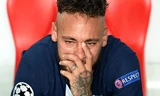 Neymar mắt đỏ hoe sau thất bại trước Bayern.