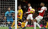 VIDEO: 'Sao xịt' M.U giải nguy cho Arsenal