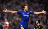 Marcos Alonso ăn mừng bàn thắng ấn định chiến thắng 3-2 cho Chelsea.